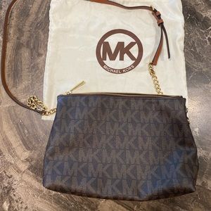 Michael Kors Crossbody Bag, gently used, great size.